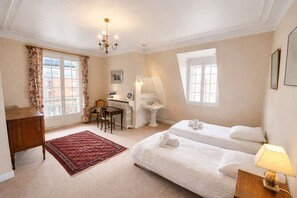 5 bedrooms, iron/ironing board, travel cot, free WiFi