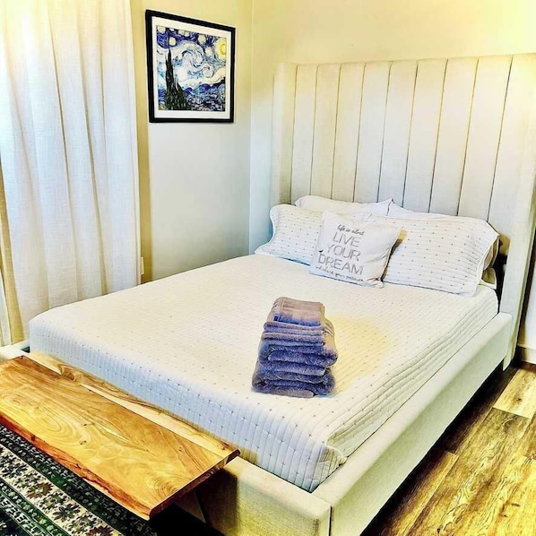 3 bedrooms, desk, iron/ironing board, WiFi - Corporate Stay: 3BR, Arcade, Patio & Fast WiFi (Decatur)