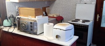 ΕΞΟΧΙΚΗ ΜΟΝΟΚΑΤΟΙΚΙΑ ΣΤΗΝ ΚΑΛΛΙΘΕΑ ΧΑΛΚΙΔΙΚΗΣ 70 Τ.Μ ΒΕΡΑΝΤΑ 25 Τ.Μ  ΑΥΛΗ 300 Μ 