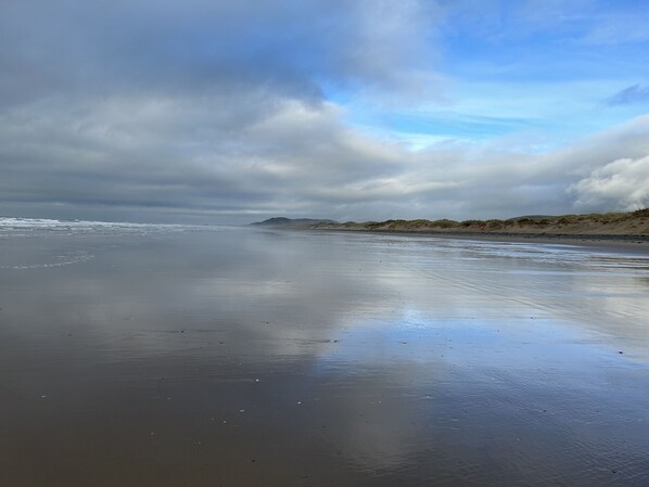 Beach - Luxury Shepherds Hut in stunning location (Llandrindod Wells)