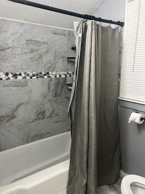 Hair dryer, towels, soap, shampoo - Serenity of Charleston near CAMC and Capital! Newly Renovated! (Charleston)
