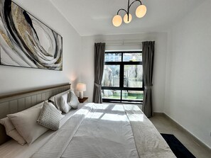 Exclusive Apartment - Lux BnB Travo Tower I Private Garden I Lake View (Dubai)