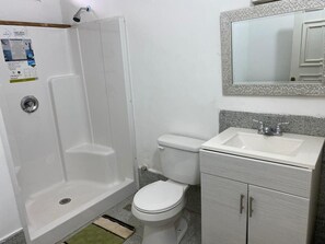 Luxury Apartment | Bathroom