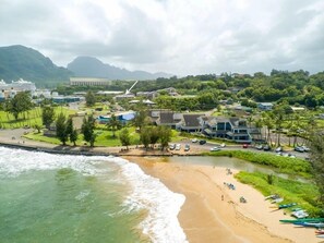 Condo, 2 habitaciones | Playa | Playa en los alrededores