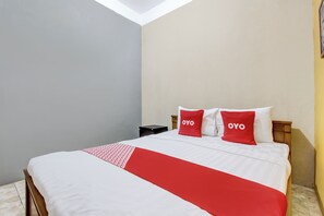 Standard-Doppelzimmer | Schreibtisch, laptopgeeigneter Arbeitsplatz, kostenloses WLAN