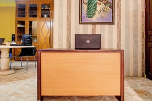 Reception - Hotel O Griya Pius Syariah Malioboro (Yogyakarta)