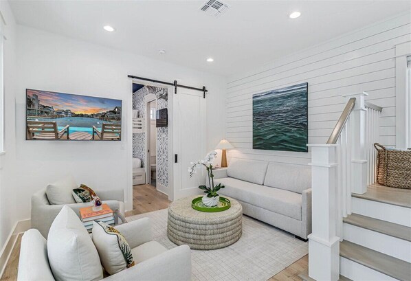 Smart TV, DVD player, books, video library - Beautiful Beach Cottage in Elegant Design w/ 20+ Amenities Access (Port Aransas)