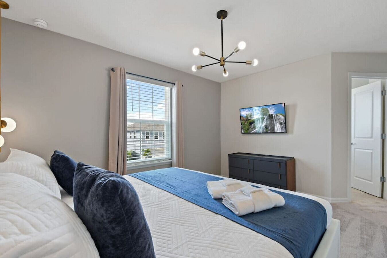10 bedrooms, desk, iron/ironing board, travel cot