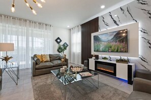 Televisión y chimenea 