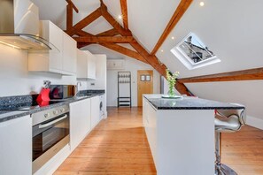 Fridge, oven, stovetop, dishwasher - Host & Stay | Bands Warehouse VI (Liverpool)