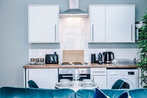 Fridge, microwave, oven, stovetop - Host & Stay | The Georgian Quarters at Bedford II (Liverpool)