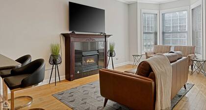 Chic Urban Retreat Near Wrigley Field w/Parking