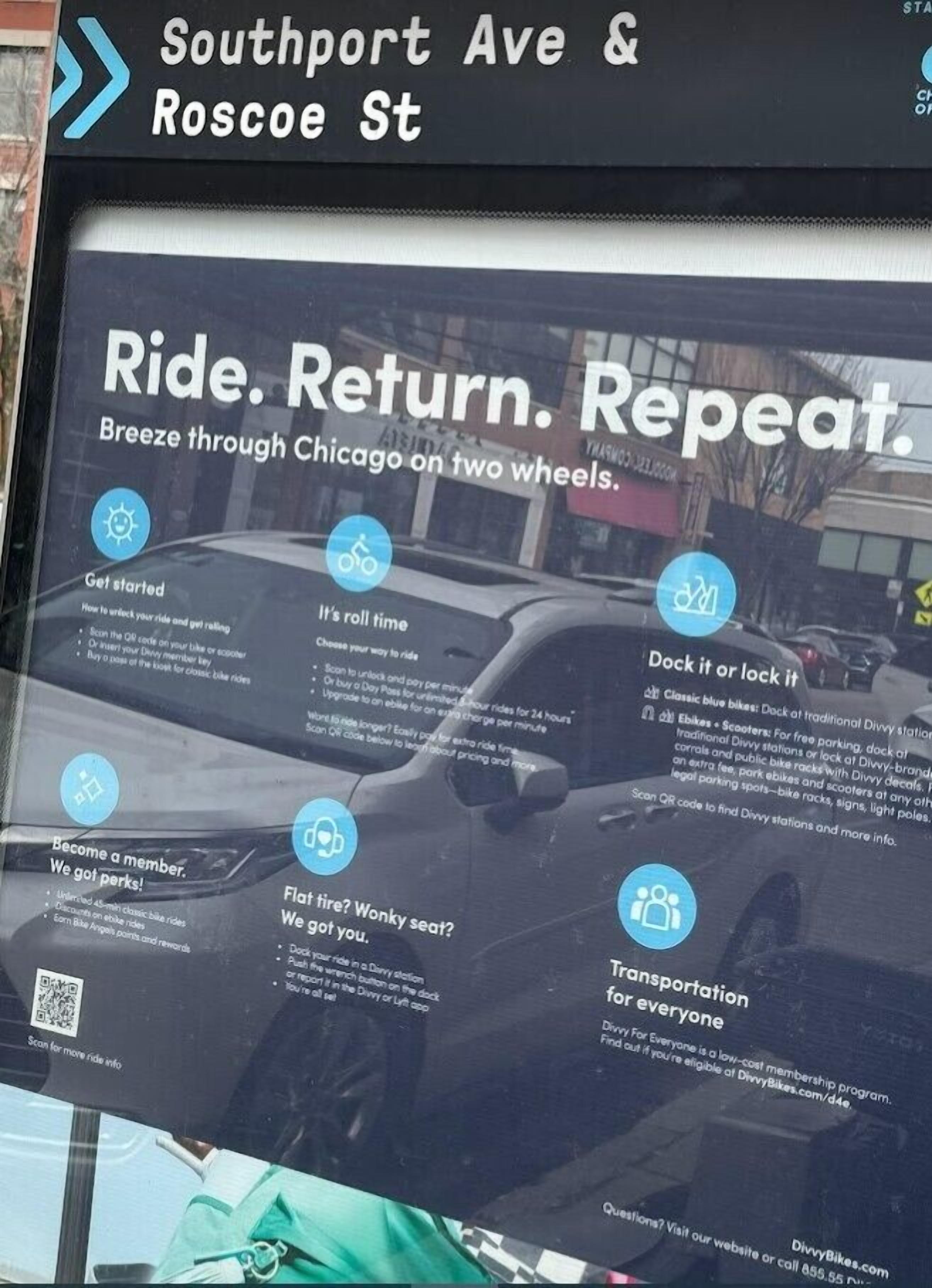 Ein digitales Schild, das einen Fahrradverleih mit Wegweisungen und Vorteilen bewirbt.
