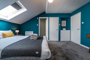 1 habitación, escritorio, tabla de planchar con plancha y wifi 