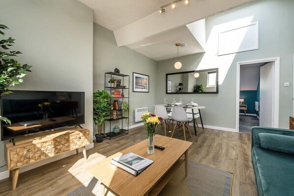 テレビ、書斎 / ワークスペース