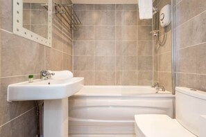 Shower, hair dryer, shampoo - Host & Stay | The Georgian Quarters at Bedford (Liverpool)