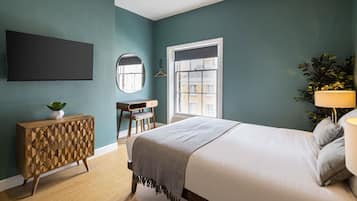 5 bedrooms, iron/ironing board, WiFi, bed sheets
