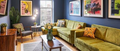 テレビ、書斎 / ワークスペース