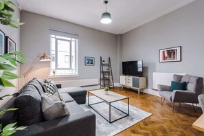 TV, offices - Host & Stay | The Bank Apartment (Liverpool)
