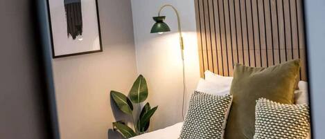 1 habitación, tabla de planchar con plancha, wifi y ropa de cama