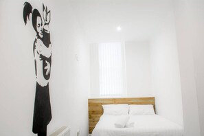 5 chambres, fer et planche à repasser, Wi-Fi, draps fournis