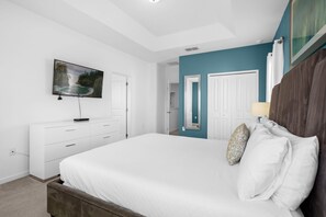 5 bedrooms, iron/ironing board, WiFi, bed sheets - Upstay - Resort Home w Cinema, Pool & Lake View (Kissimmee)