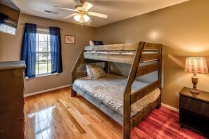 4 Schlafzimmer, Bügeleisen/Bügelbrett, WLAN, Bettwäsche