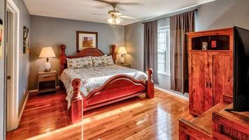 4 bedrooms, iron/ironing board, WiFi, bed sheets