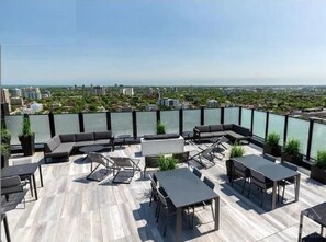 Outdoor dining - Parliament, ByWard & Art Gallery  condo (Ottawa)