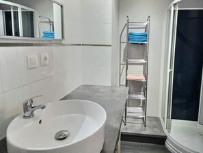 Handtücher, Seife, Toilettenpapier