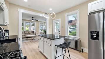 KylskÄp, mikrovÄgsugn, ugn och spishÀll