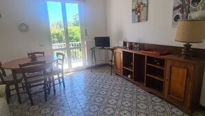 都會獨棟房屋 | 起居區 | 電視