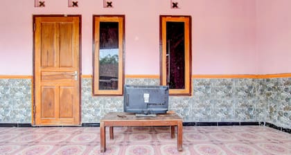 Hotel O Pondok Wisata Sekar KemuningNearWonogondang Camp ( Bumi Perkemahan Wonogondang )