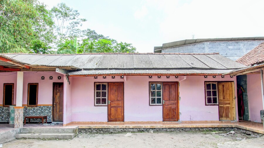 Hotel O Pondok Wisata Sekar KemuningNearWonogondang Camp ( Bumi Perkemahan Wonogondang )