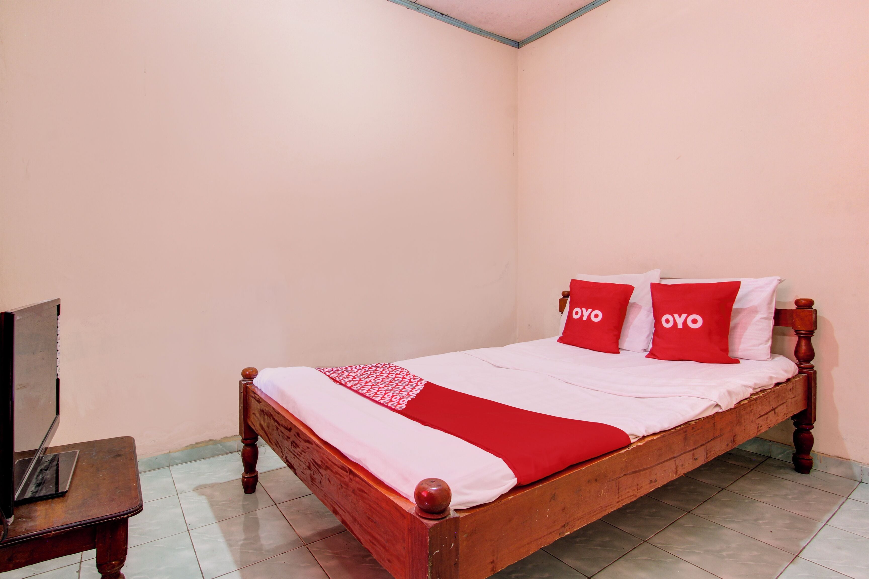 Standard Double Room | Desk, laptop workspace, free WiFi, bed sheets