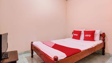 Standard Double Room | Desk, laptop workspace, WiFi (free), bed sheets