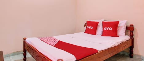 スタンダード ダブルルーム | デスク、ノートパソコン用作業スペース、WiFi (無料)、ベッドシーツ