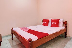 Standard Double Room | Desk, laptop workspace, free WiFi, bed sheets - Hotel O Pondok Wisata Sekar KemuningNearWonogondang Camp ( Bumi Perkemahan Wonogondang ) (Cangkringan)