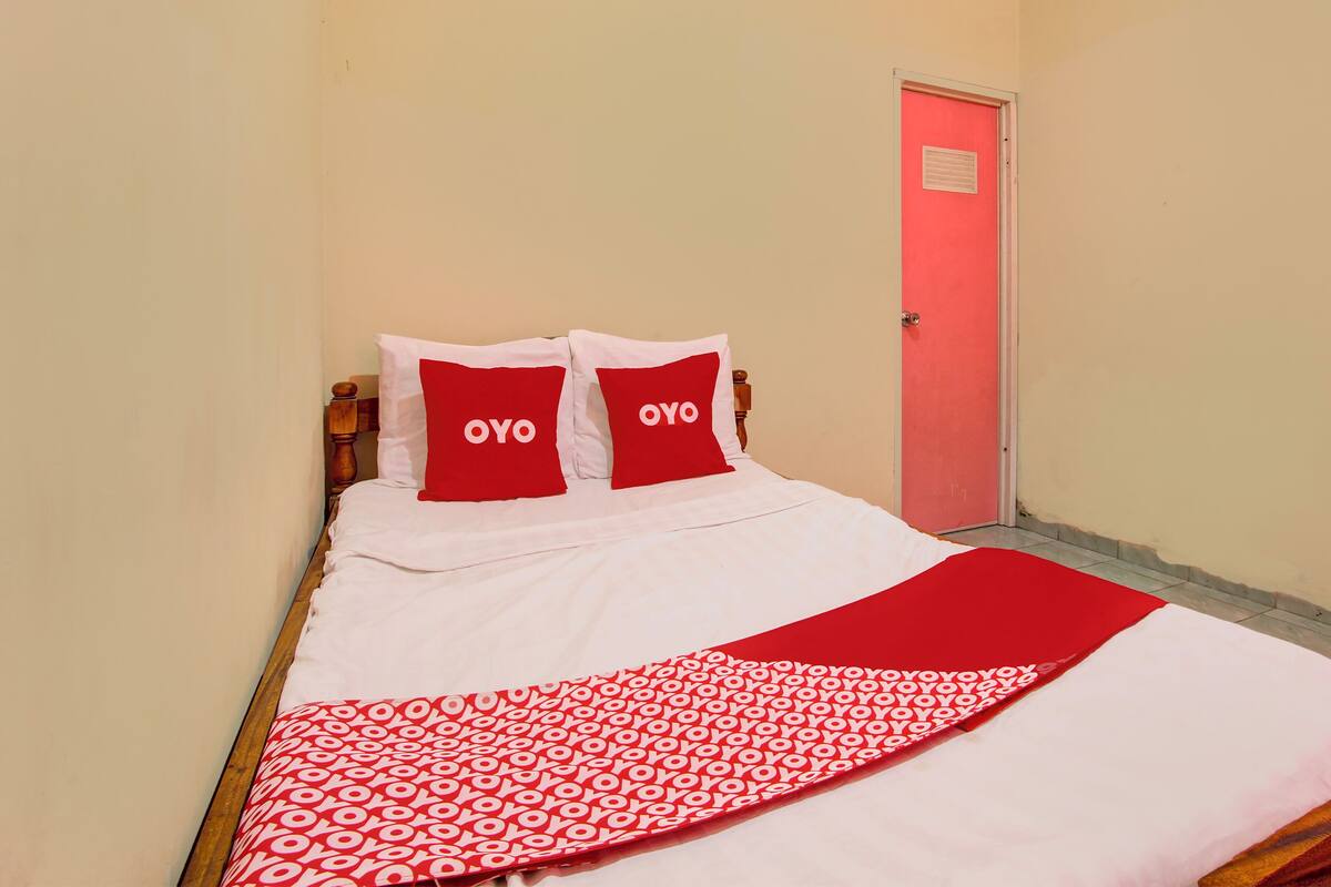 Deluxe Double Room | Desk, laptop workspace, WiFi (free), bed sheets