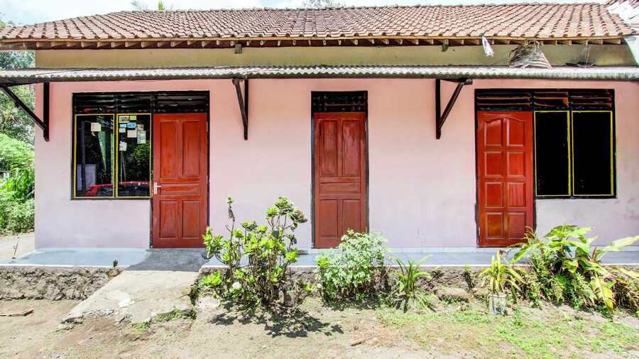 Hotel O Pondok Wisata Sekar KemuningNearWonogondang Camp ( Bumi Perkemahan Wonogondang )