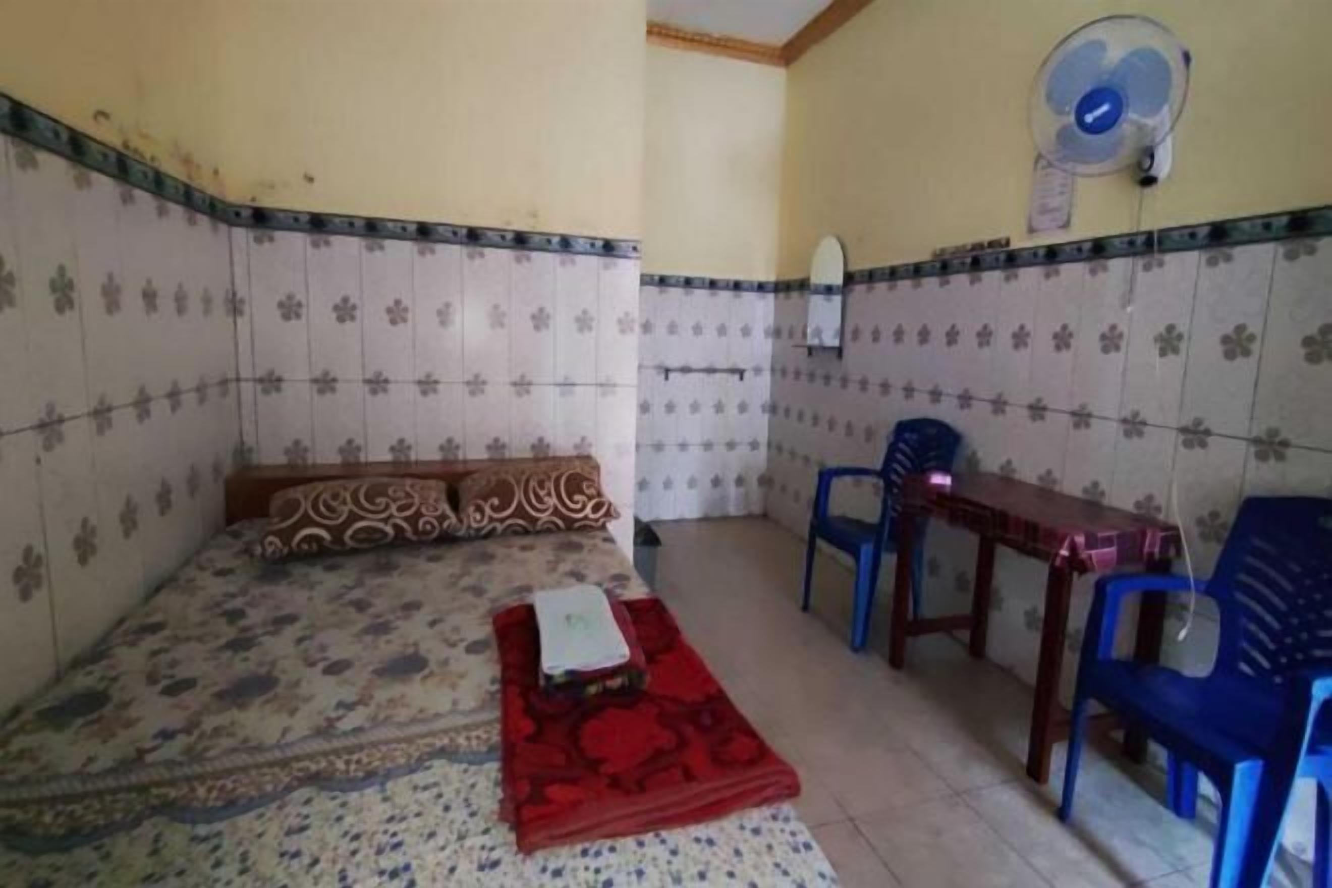 Skrivebord, skrivebord for bærbar PC, wi-fi (inkludert) og sengetøy