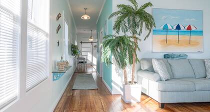 The Five Starfish Inn. Cute little beach vacation rental. 1 block to the Seawall
