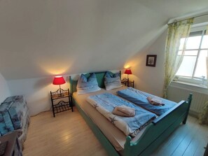 1 bedroom, iron/ironing board, travel cot, free WiFi