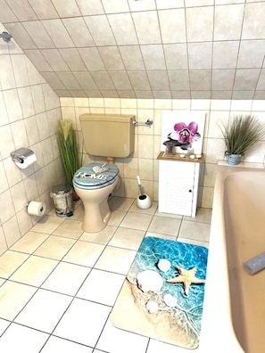 Kostenlose Toilettenartikel, Haartrockner, Handtücher, Seife