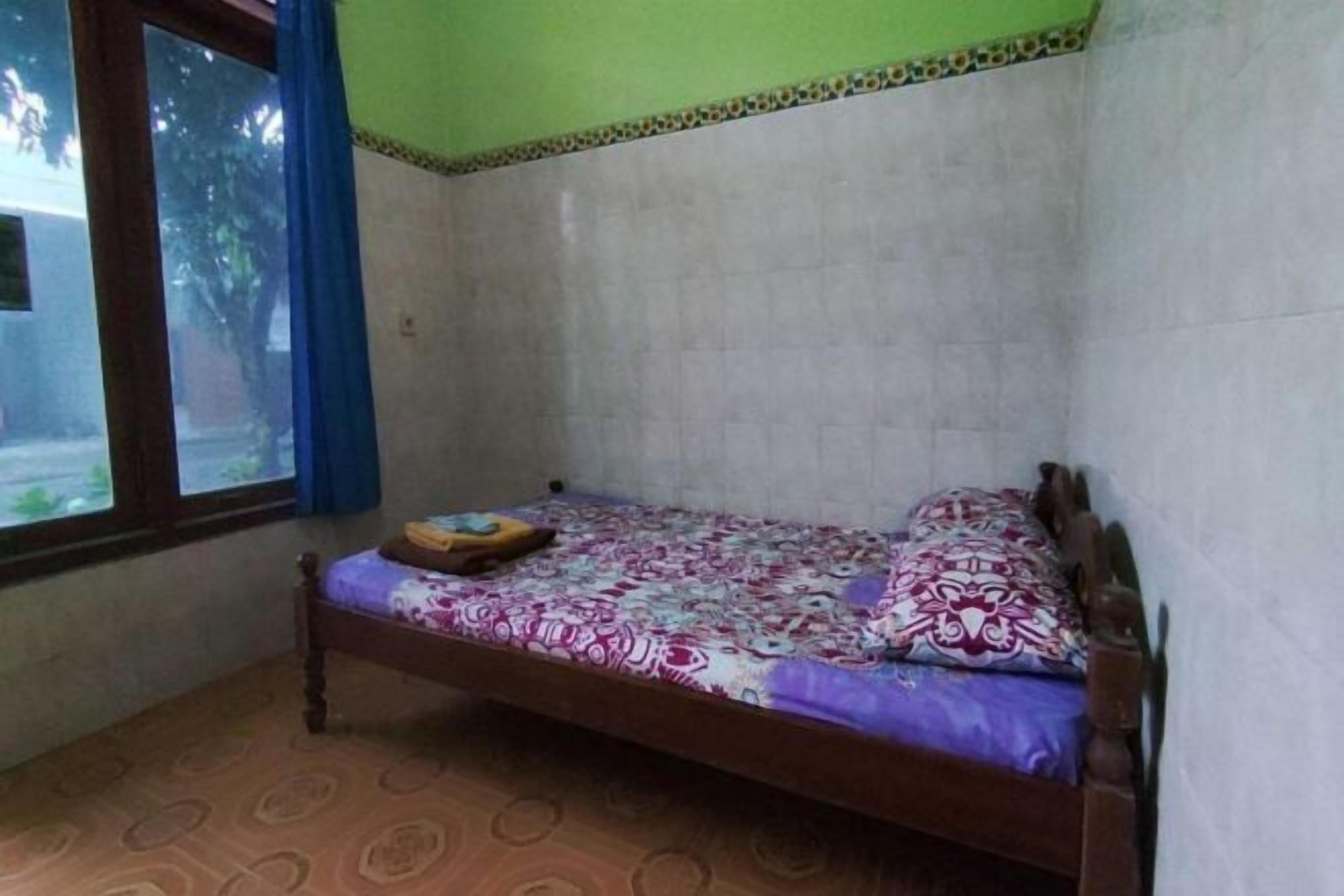 笔记本电脑工作区、免费 WiFi、床单