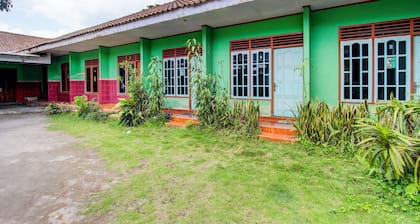 Hotel O Pondok Wisata Kurniawan 2NearWonogondang Camp ( Bumi Perkemahan Wonogondang )