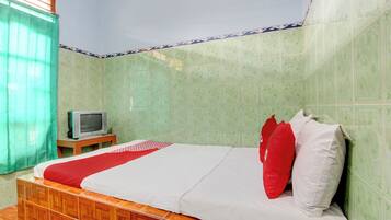 Economy Double Room | Laptop workspace, free WiFi, bed sheets