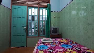Kamar Double Standar | Ruang kerja ramah laptop, Wi-Fi gratis, dan seprai linen