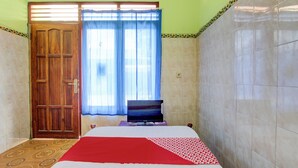 Habitación Deluxe doble | Espacio para trabajar con un portátil, wifi gratis, ropa de cama