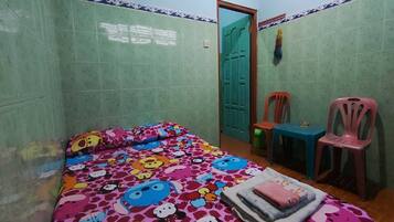 Kamar Double Standar | Ruang kerja ramah laptop, Wi-Fi gratis, dan seprai linen